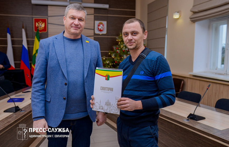 Жители Евпатории получили земельные участки и ключи от квартир